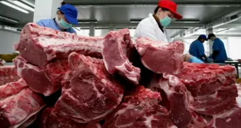 Парадокс рынка: чем больше мяса завозят в Казахстан — тем оно дороже