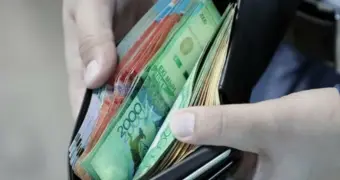 С января 2026 года работать станет дороже для многих казахстанцев