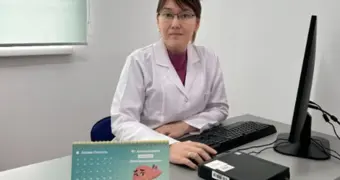 «Я не герой»: медик из Актау спасла мужчину во время полета