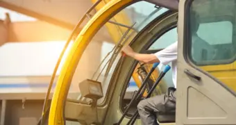 Полмиллиона в месяц — и всё равно никто не идёт работать: что происходит в Казахстане?