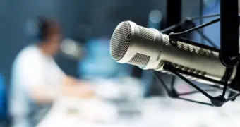 Казахстанец проник в студию «Питер FM» с хомутами, угрожая безопасности сотрудников