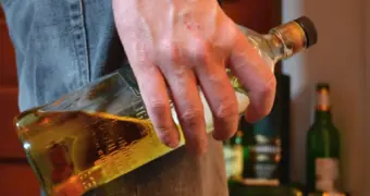 Сенатор допустил полный запрет алкоголя в Казахстане