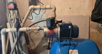 Жизнь без воды в Актау: после жалобы жителей в высотке установили новый насос