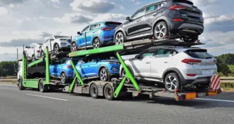 За автомобили из Казахстана таможня России требует миллионы рублей