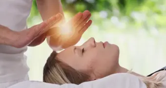 Названы знаки зодиака, чьи представители умеют «лечить» людей