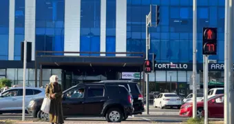 В Актау устанавливают новые светофоры