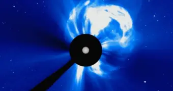 Солнце взорвалось: крупнейший выброс плазмы снят на видео