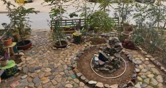 Житель Актау благоустроил двор и построил фонтан своими руками