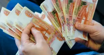 Цифровая усталость: миллионы россиян возвращаются к наличным