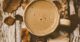 Когда лучше отказаться от кофе: врач объяснила, во сколько пить последнюю чашку
