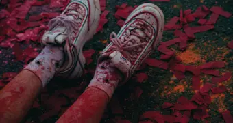 Пятилетняя девочка выбросила младенца из окна, он погиб