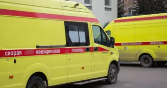 Автокран срезал стрелой крышу машины, погибли детский врач и водитель (видео)