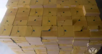 На границе с Казахстаном российские таможенники задержали почти тонну запрещённого шоколада из Украины