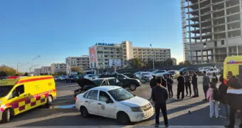 Несколько автомобилей столкнулись на кольцевой развязке в Актау