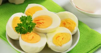 С какими продуктами категорически нельзя есть яйца