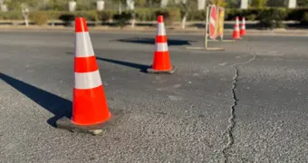 В одном из микрорайонов Актау временно ограничили движение транспорта