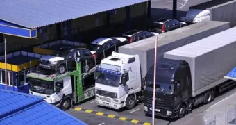 Новые правила на дорогах: таможенники Казахстана обязаны включать камеры при каждой проверке