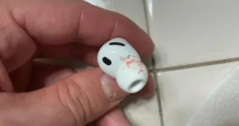 Наушники Apple вызвали кровь из ушей