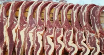 Россияне сметают конину с прилавков перед Новым годом Огненной Лошади