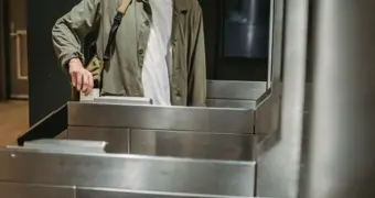 Драки и буллинг: в школах Актау предложили установить турникеты на основе ИИ