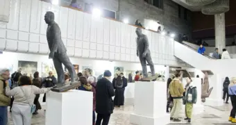 Казахстанский скульптор продал Росcии серию о падении «лидера нации»