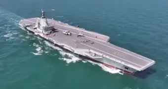 Китай построил уникальный авианосец с электромагнитными катапультами