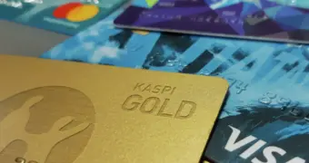 Не все казахстанцы могут держать кредитные карты: кто рискует остаться без денег - эксперт