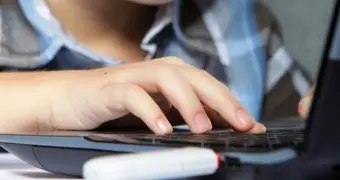 В Казахстане хотят ограничить доступ к соцсетям по возрасту: причины и подробности