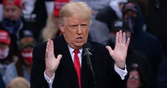 Человек в красной шапке изменит Америку и это - не Трамп»: пророчество индейского вождя взбудоражило США