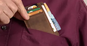 Новые правила хранения денег: почему казахстанцам стоит снять большую часть с карт уже сегодня