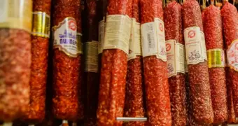 Как правильно выбрать колбасу: 5 признаков идеального продукта