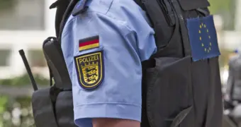 Полицейский в Германии стал женщиной ради привилегий