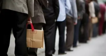 Массовая безработица в Казахстане: кого коснется кризис и волна увольнений