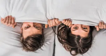 Не брак, а поле боя: названы 5 зодиакальных пар, где каждый «тянет одеяло на себя»