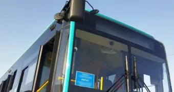 Сотрудники предприятий в СЭЗ «Морпорт Актау» требуют восстановить автобусную остановку