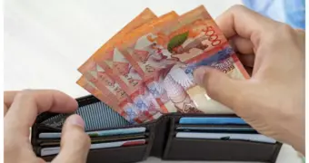 Кого в Казахстане лишили социальных выплат