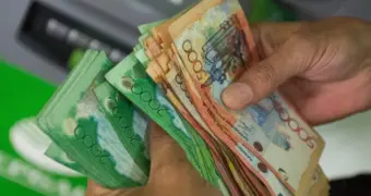 В Казахстане наложили запрет на продажу долгов до мая 2027 года: важные детали