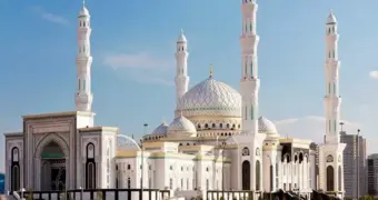 Кто и как строит мечети в Казахстане: финансирование, контроль и роль государства