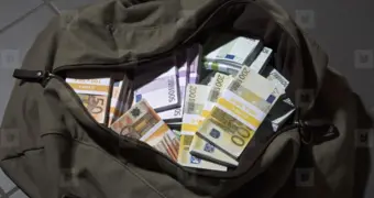 Огромная сумма денег исчезла у пассажира в аэропорту Казахстана