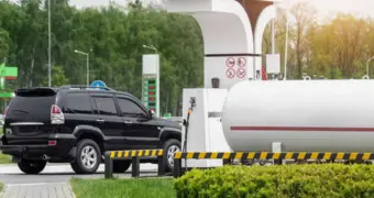 Почему джипы в Казахстане заправляются автогазом по социальным ценам, а баллоны для дома - роскошь