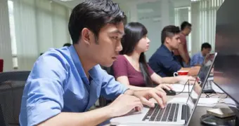 Максимум 12 часов: Минтруда вводит строгий контроль, за превышение смены - наказание для работодателей