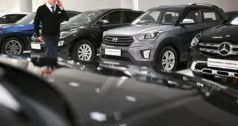 Россияне бросились скупать новые автомобили