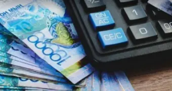 Кто из казахстанцев получит повышение зарплаты в 2026 году