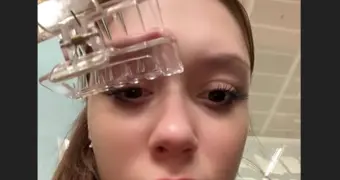 Женщины нашли необычный способ борьбы с мигренью