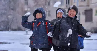 Казахстан ждут длинные школьные каникулы: что нужно знать родителям и детям