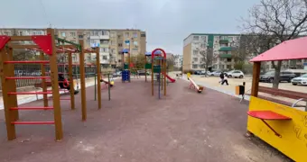 Детская площадка утопает в темноте в Актау