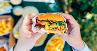 «Убить за кусок огурца»: как пять дней на фастфуде почти сломали организм журналиста