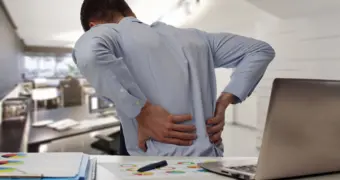 Четыре главные причины боли в спине у офисных работников