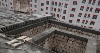 Рабочий упал в лифтовую шахту с шестого этажа на стройке в Мангистау