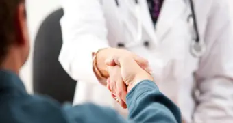 Казахстанцы смогут лечиться у лучших врачей без денег: частные клиники будут принимать на бесплатной основе